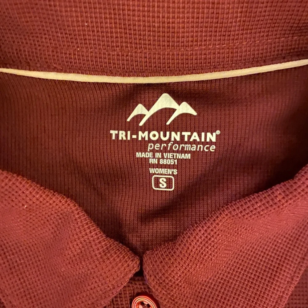 NWT maroon polo golf shirt. Womens size small - Picture 3 of 5